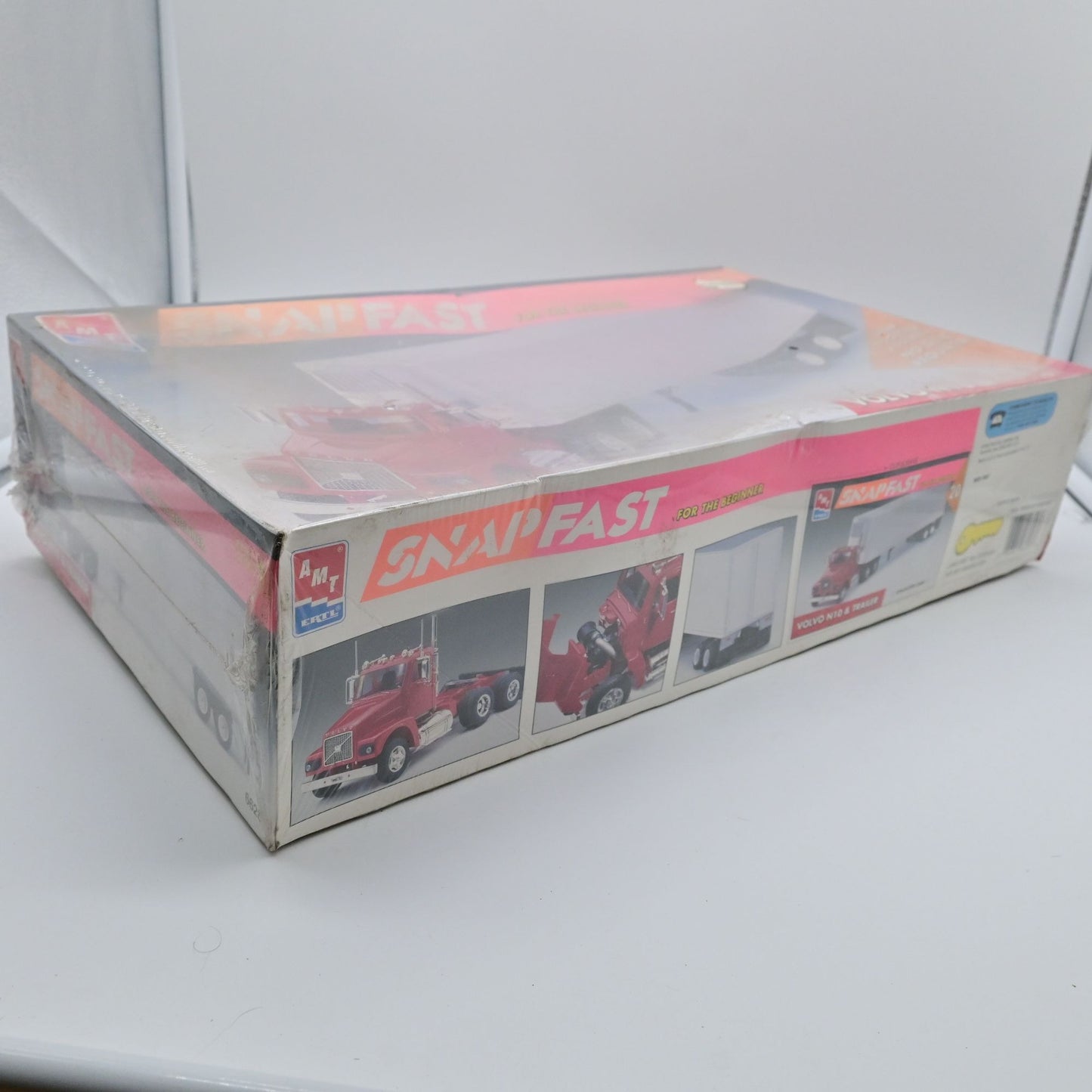 AMT Snap Fast Volvo N10 & Trailer Kit # 6628 Factory Sealed Dented Box