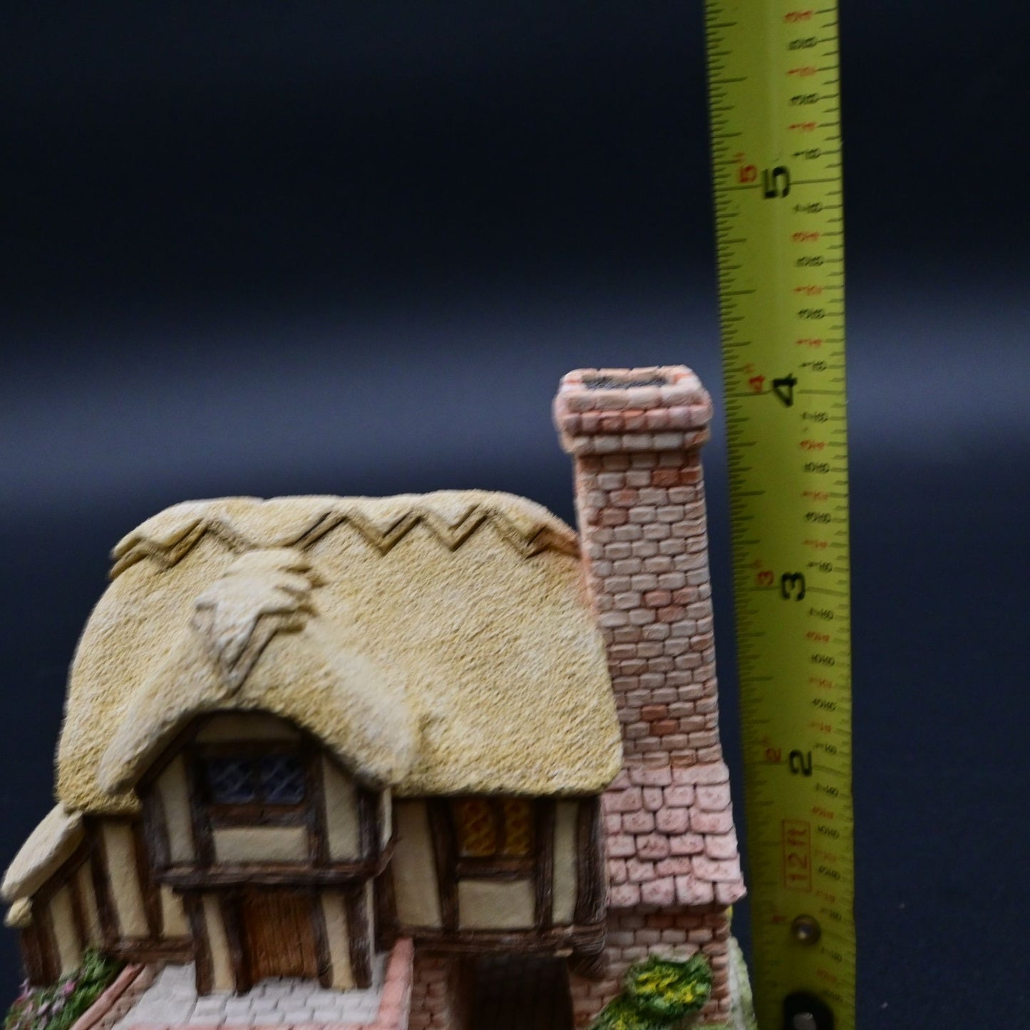 Vintage 1994 David Winter Cottages Whileaway Cottage With Box & COA