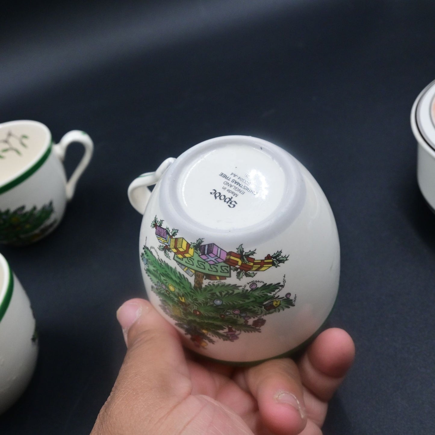 Spode Christmas Tree Teacups Saucers Set of 4 Green Trim Damaged