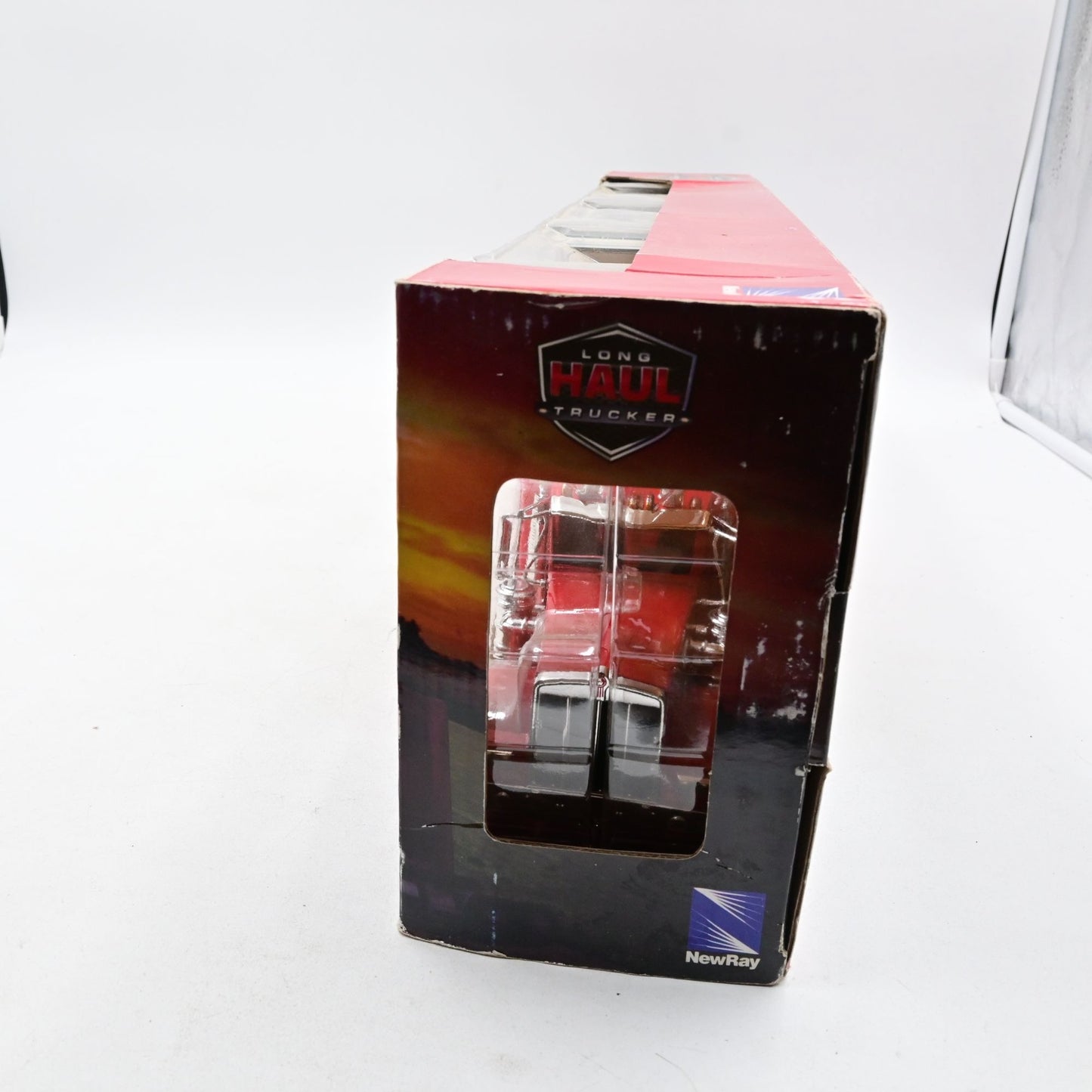 New Ray Long Haul Kenworth W900 Truck Red with Potbelly Livestock Trailer Chrome
