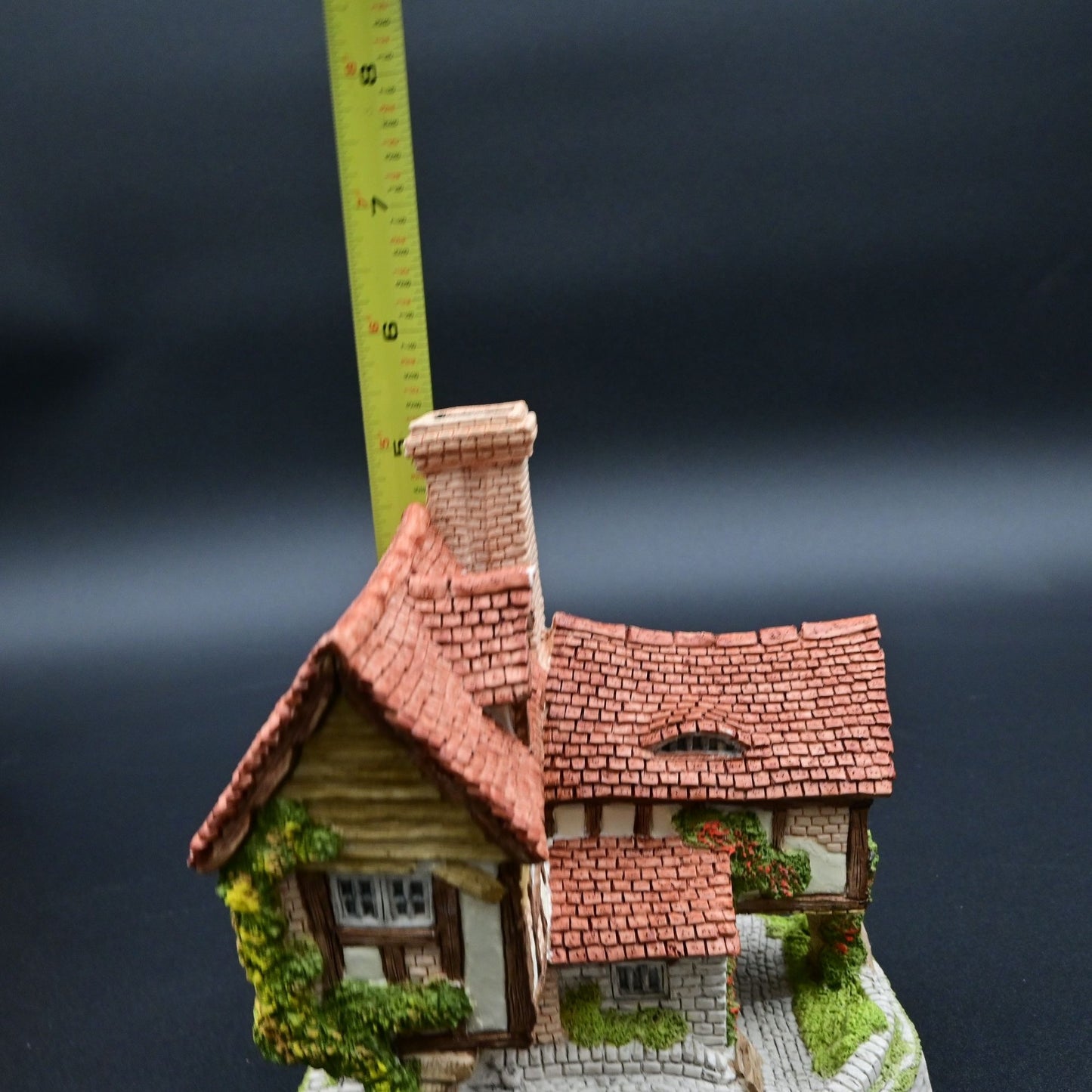 Vintage 1990 David Winter Cottage Tomfool's Cottage Figure
