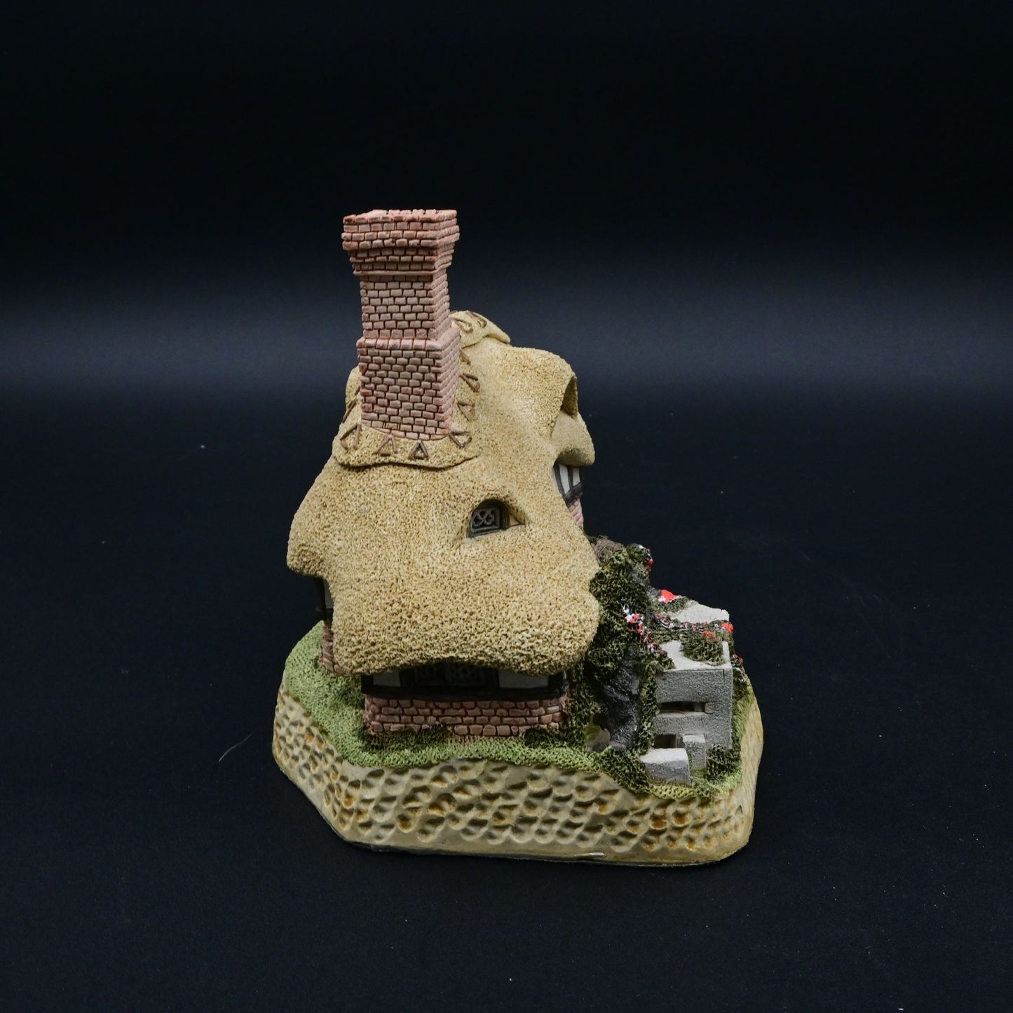 David Winter Cottages Home Guard English House Figure