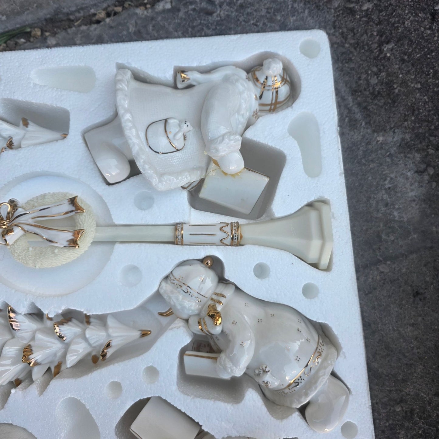 Member's Mark Snowman Choir Set - Box Damage & 1 Figure Damage