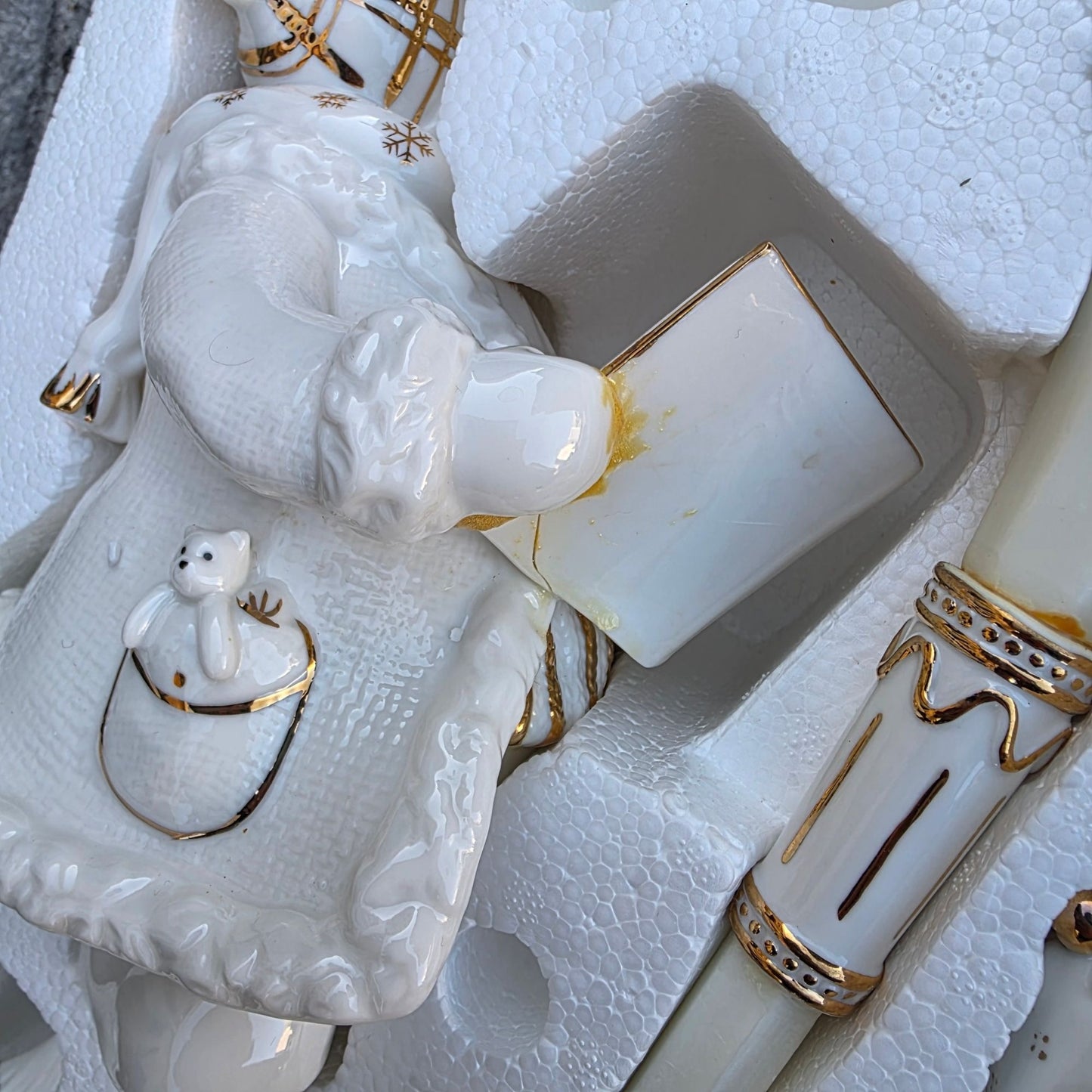 Member's Mark Snowman Choir Set - Box Damage & 1 Figure Damage
