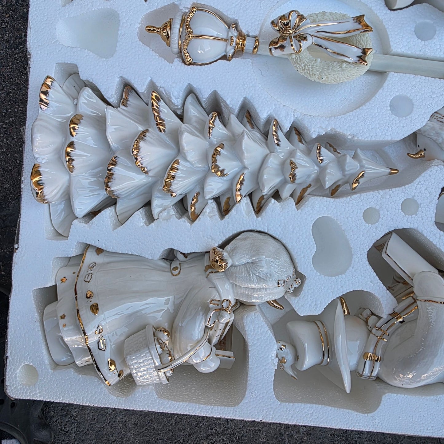Member's Mark Snowman Choir Set - Box Damage & 1 Figure Damage