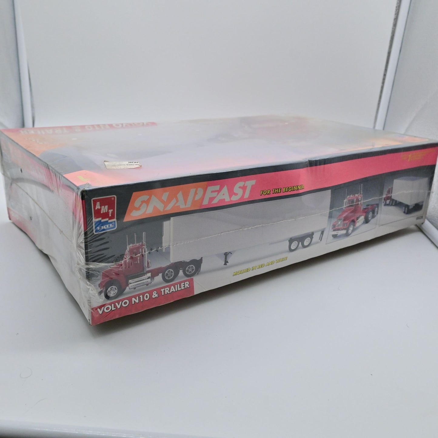 AMT Snap Fast Volvo N10 & Trailer Kit # 6628 Factory Sealed Dented Box