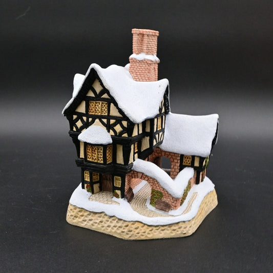 Vintage 1990 David Winter's Cottage Mister Fezziwig's Emporium