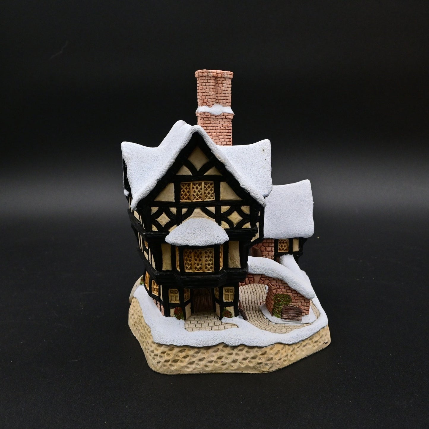 Vintage 1990 David Winter's Cottage Mister Fezziwig's Emporium