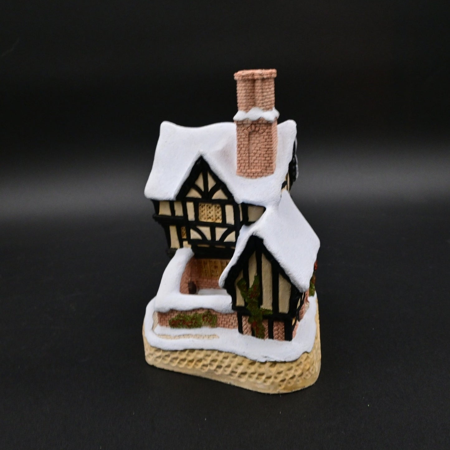Vintage 1990 David Winter's Cottage Mister Fezziwig's Emporium