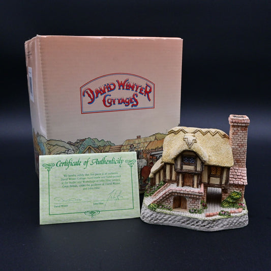Vintage 1994 David Winter Cottages Whileaway Cottage With Box & COA