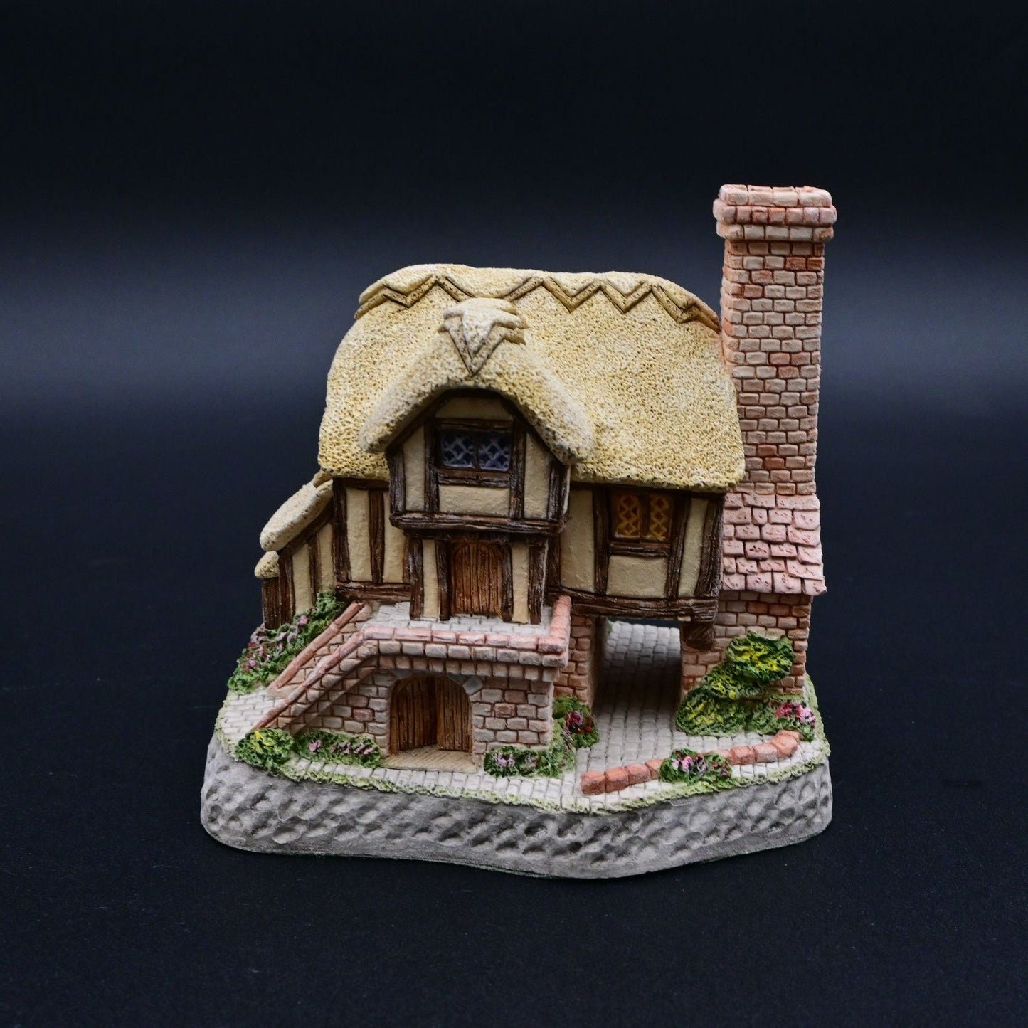 Vintage 1994 David Winter Cottages Whileaway Cottage With Box & COA