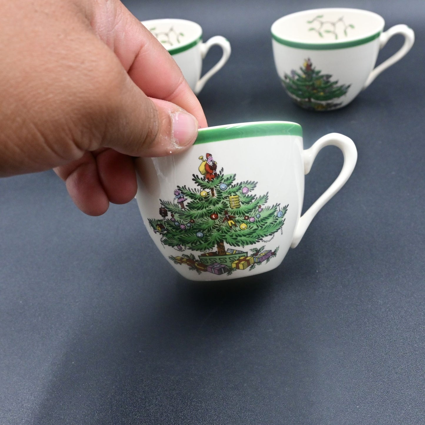 Spode Christmas Tree Teacups Saucers Set of 4 Green Trim Damaged