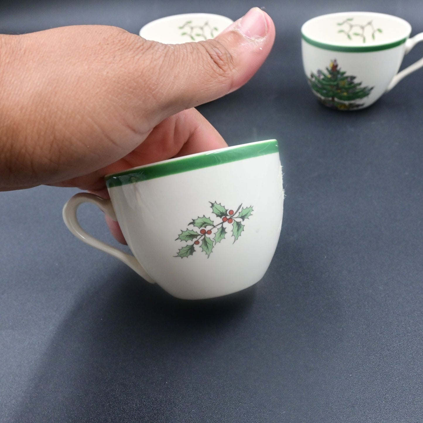 Spode Christmas Tree Teacups Saucers Set of 4 Green Trim Damaged