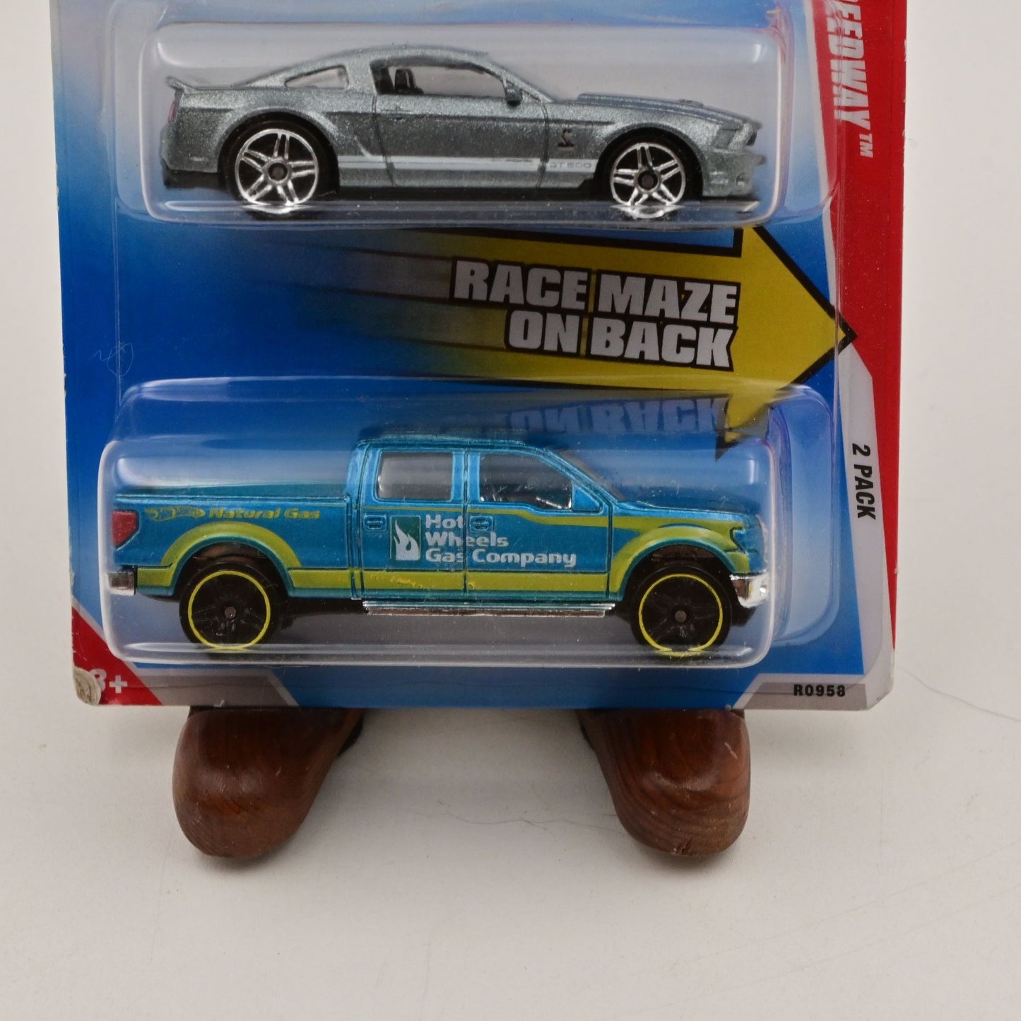 Hot Wheels A-Maze N Speedway 2-Pack '10 Ford Shelby GT 500 & '98 Ford F-150