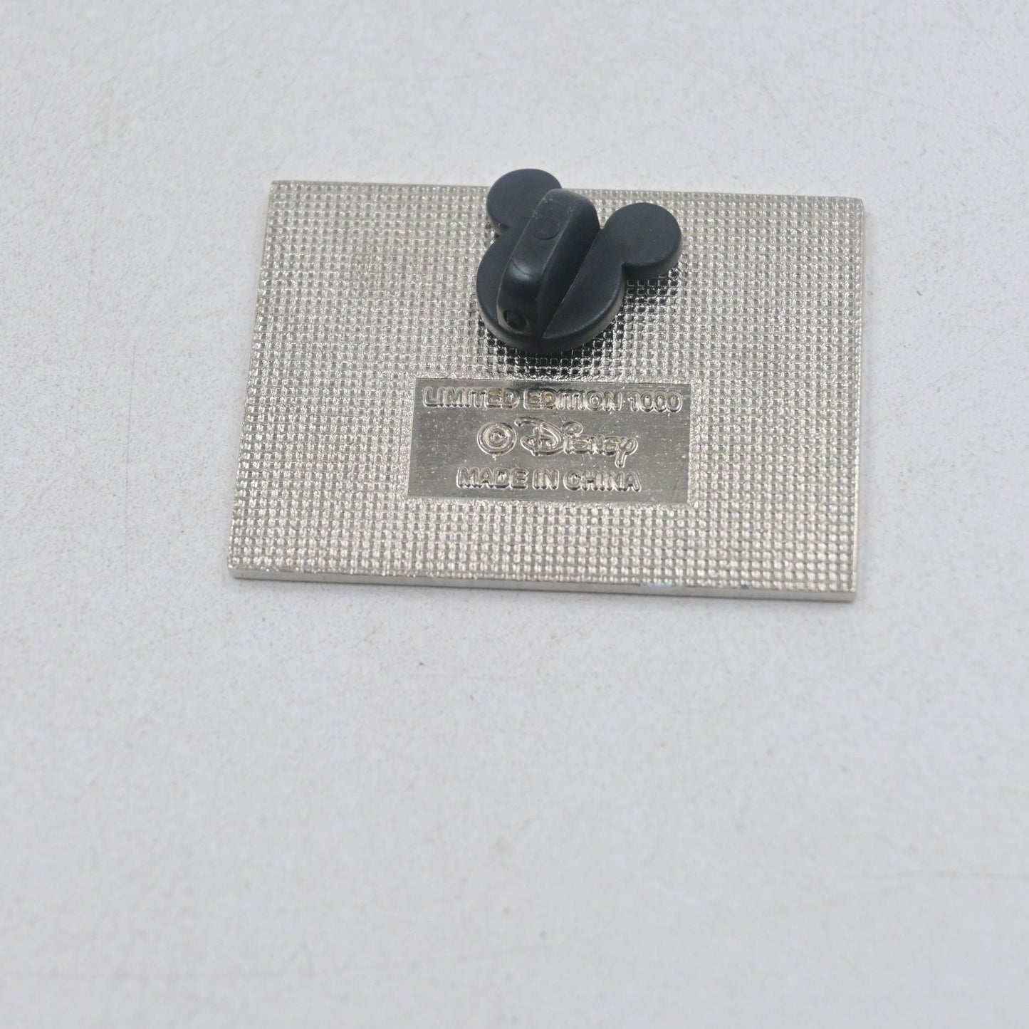 Walt Disney World Donald Duck Mystery Pin Wet Paint LE1000