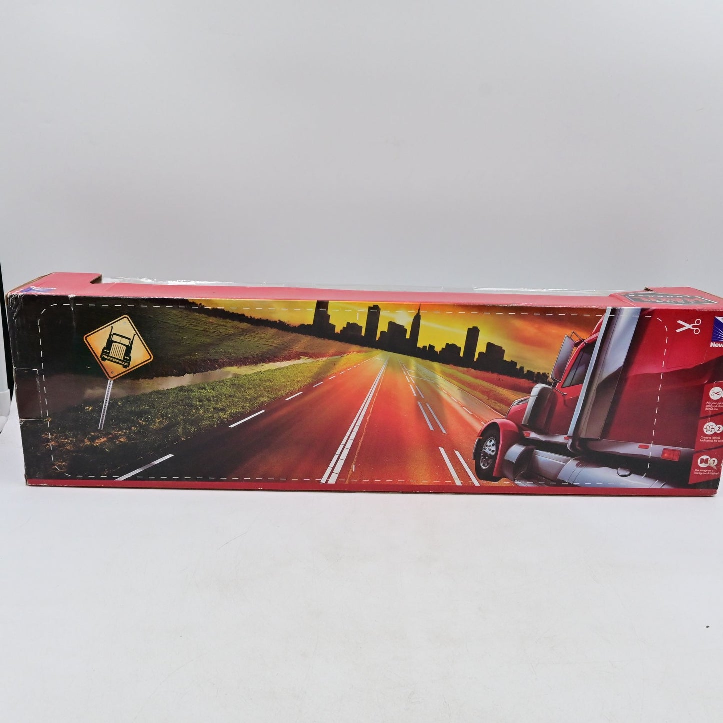 New Ray Long Haul Kenworth W900 Truck Red with Potbelly Livestock Trailer Chrome