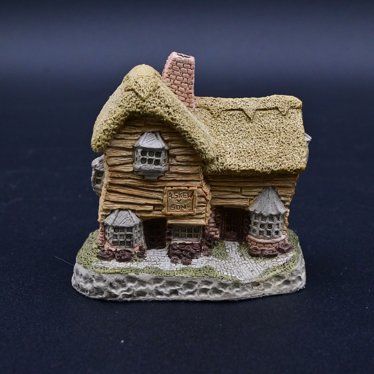 Vintage 1982 David Winter Cottages The Village Shop Figure