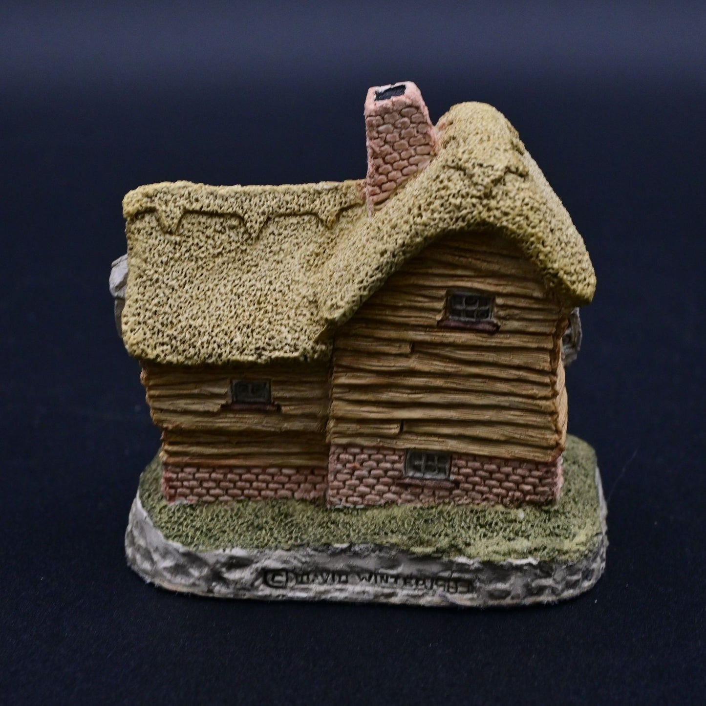 Vintage 1982 David Winter Cottages The Village Shop Figure