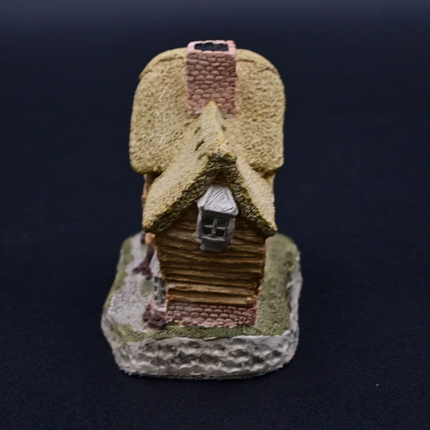 Vintage 1982 David Winter Cottages The Village Shop Figure