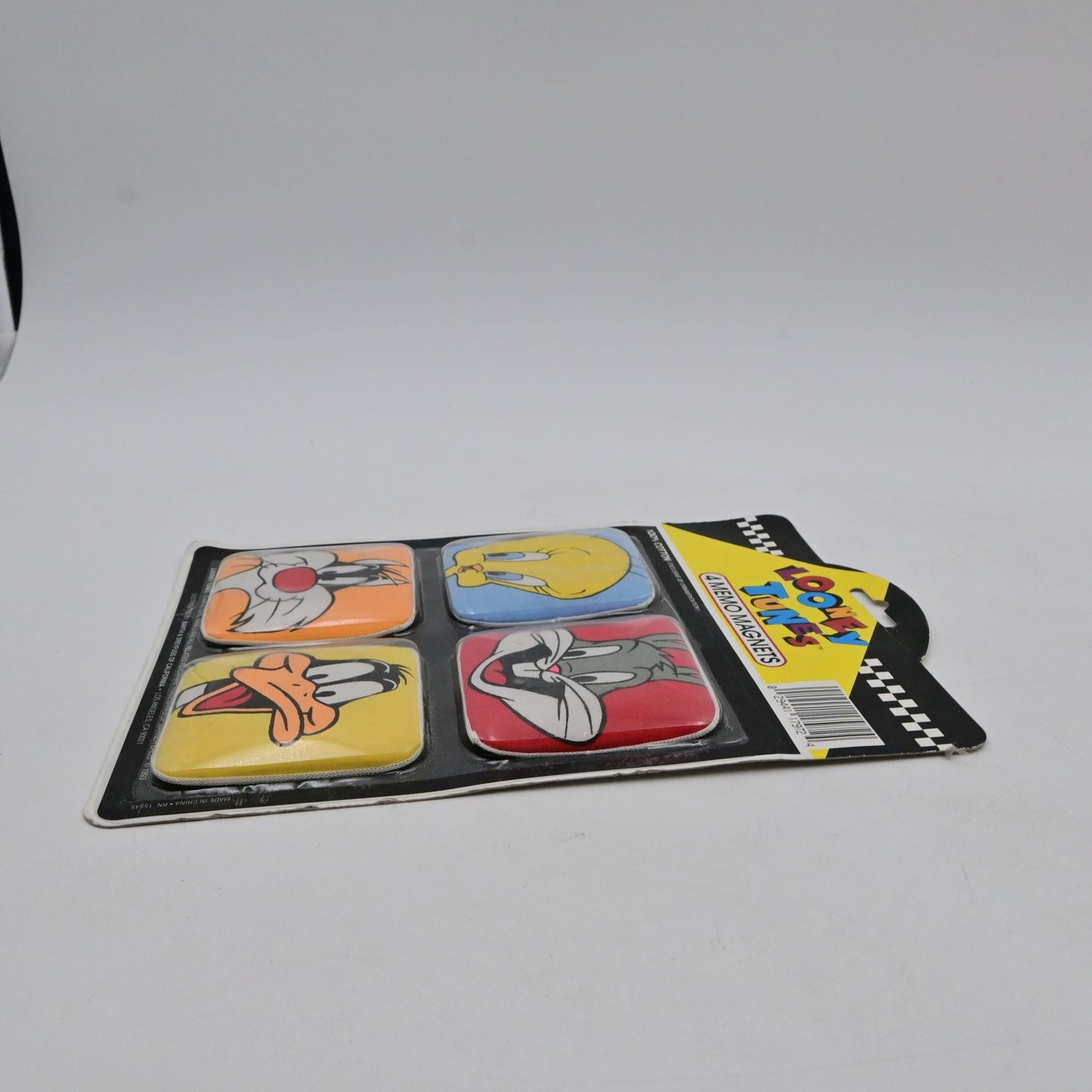 Looney Tunes 4-Piece Memo Magnets Bugs Bunny Tweety Sylvester Daffy Duck