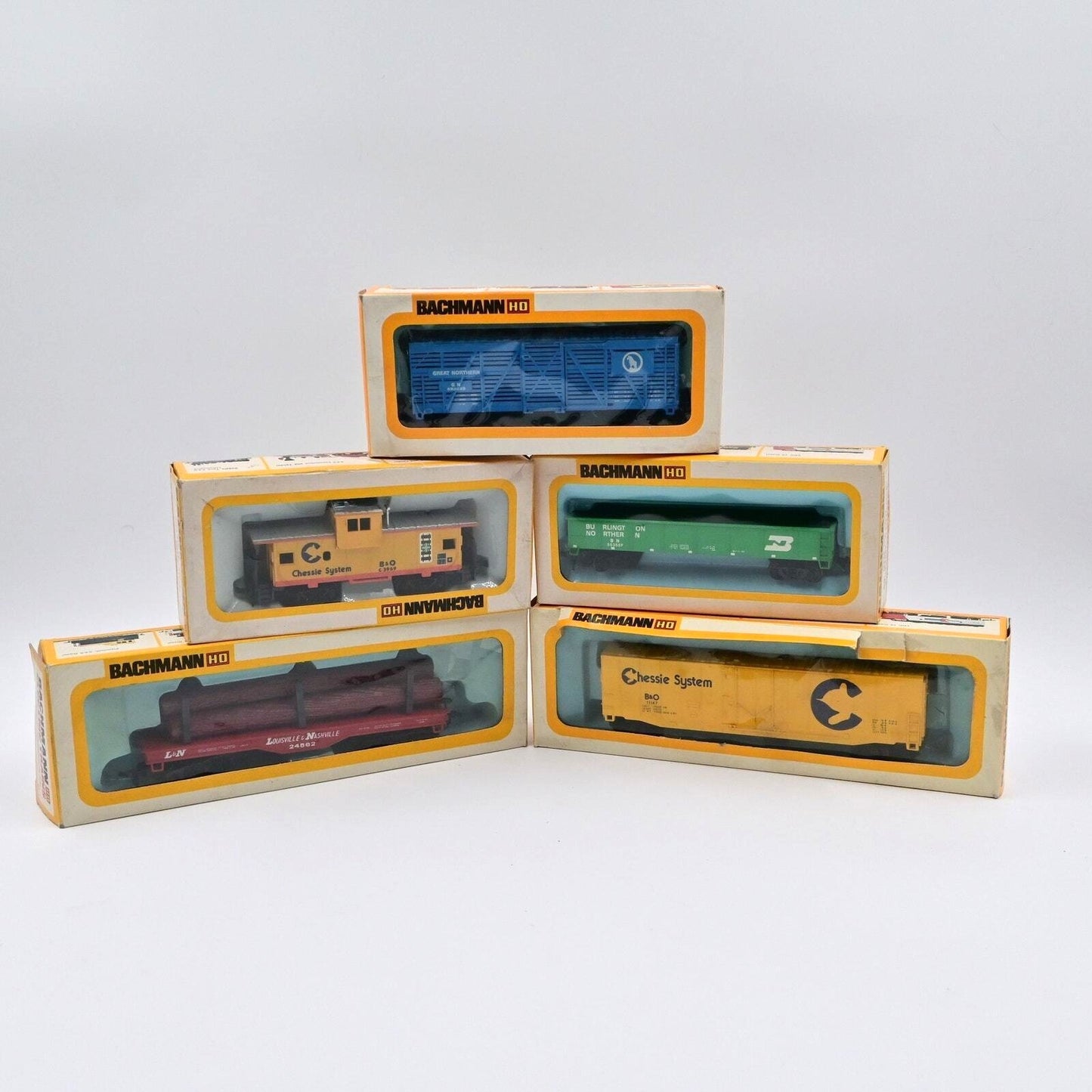 Bachmann HO Scale Freight Car Bundle Of 5 Chessie System, Great Northern, Etc