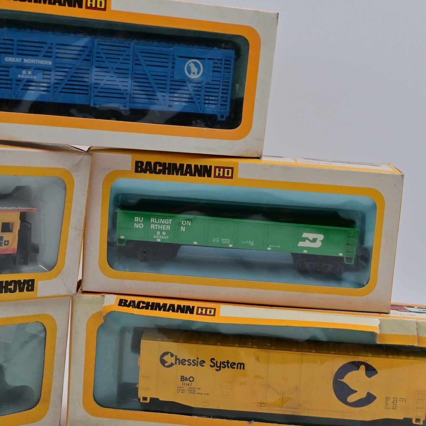 Bachmann HO Scale Freight Car Bundle Of 5 Chessie System, Great Northern, Etc