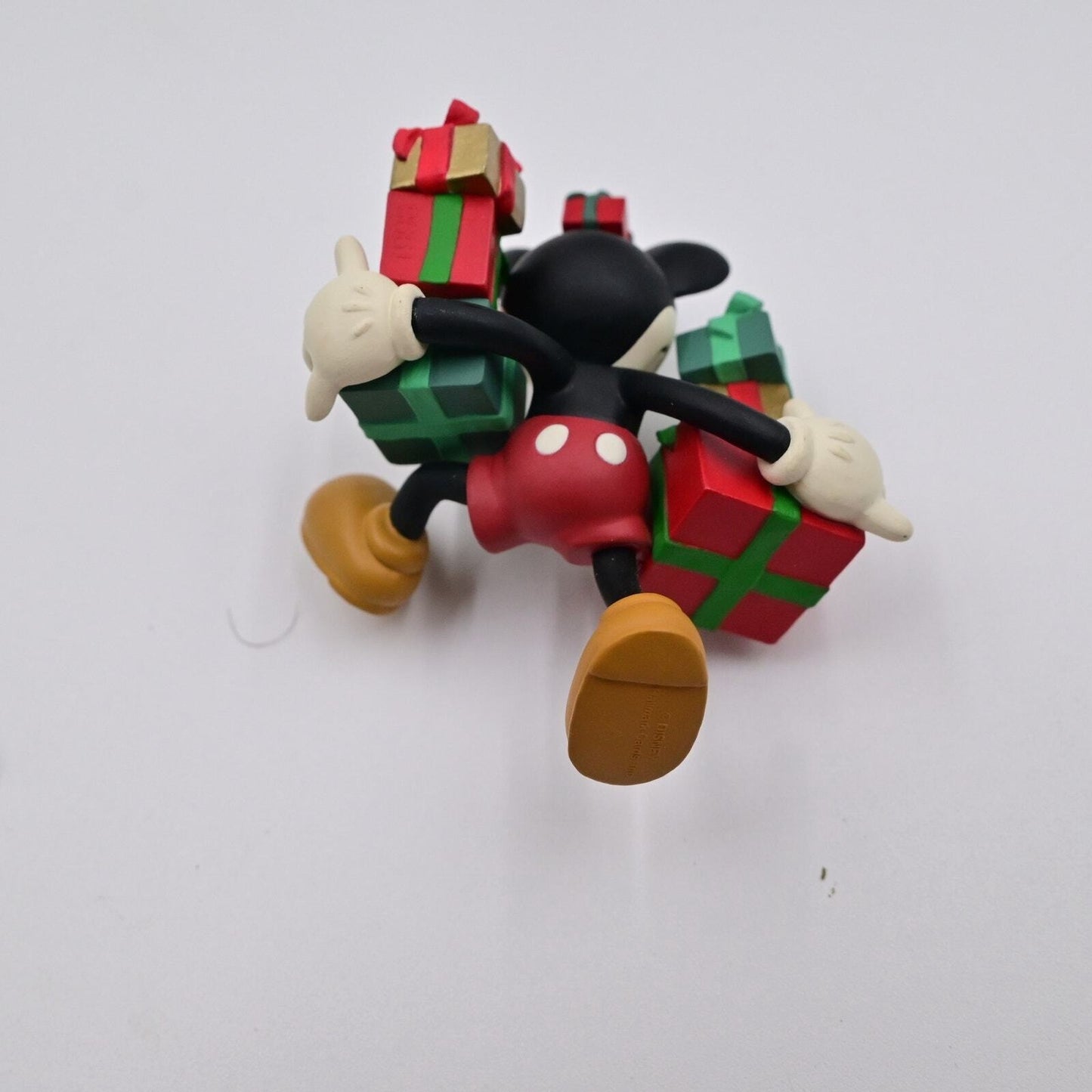 Disney Hallmark Keepsake Minnie Mouse Ready For Christmas Ornament