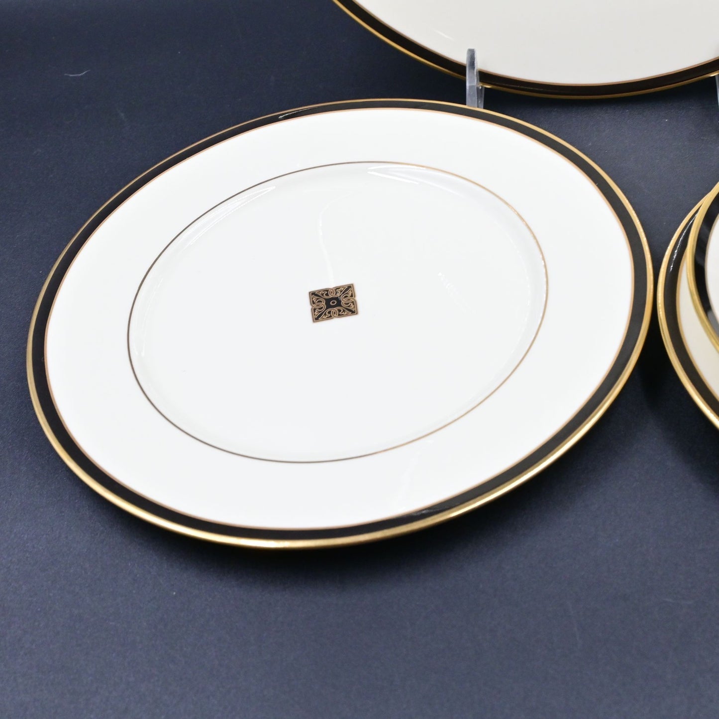 Lenox Urban Lights Black Border 24 Karat Gold Band 5 Piece Place Setting