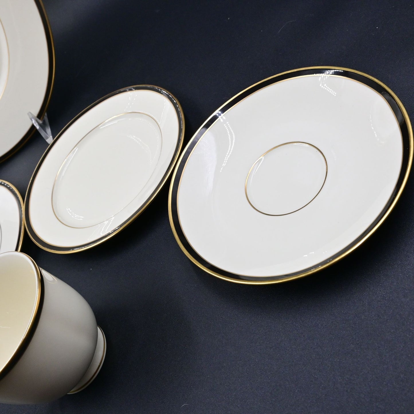 Lenox Urban Lights Black Border 24 Karat Gold Band 5 Piece Place Setting