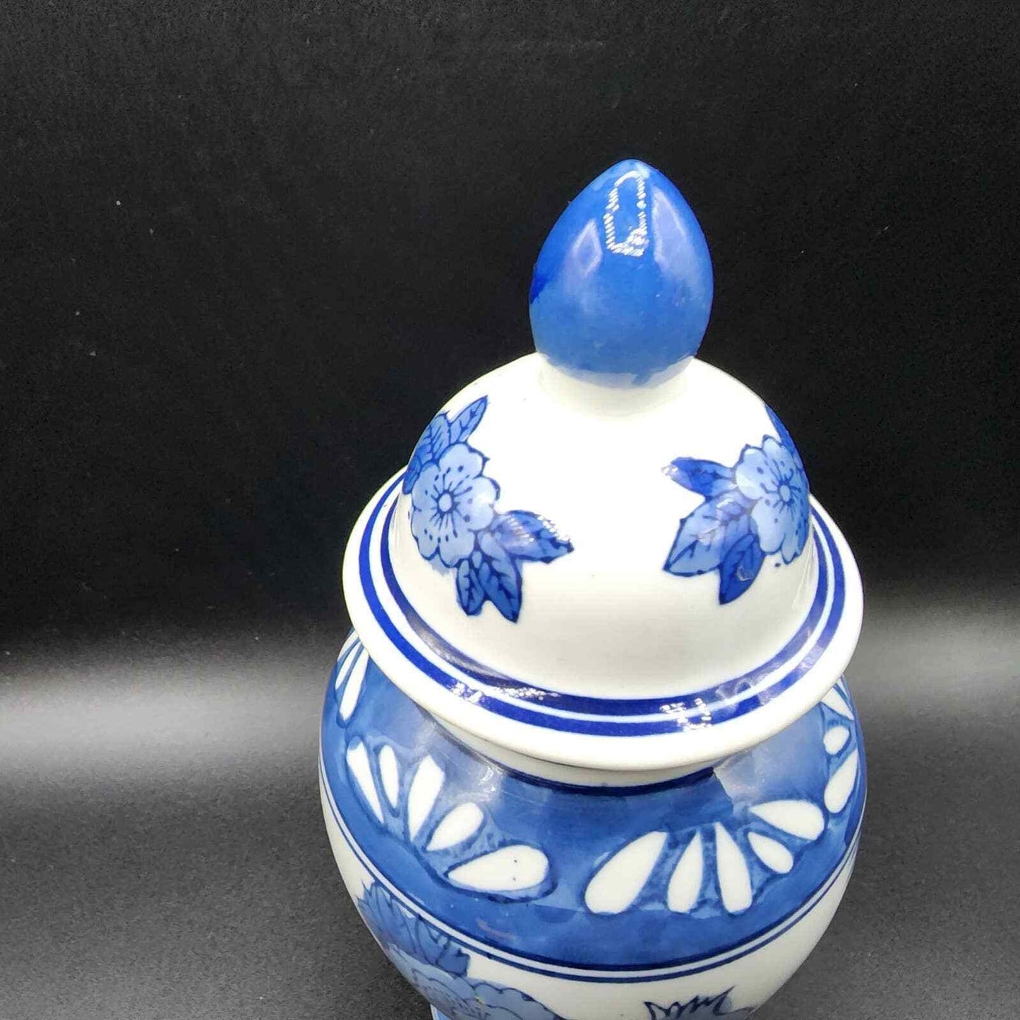 Vintage Blue and White Chinese Floral Ginger Jar Hand Made In China