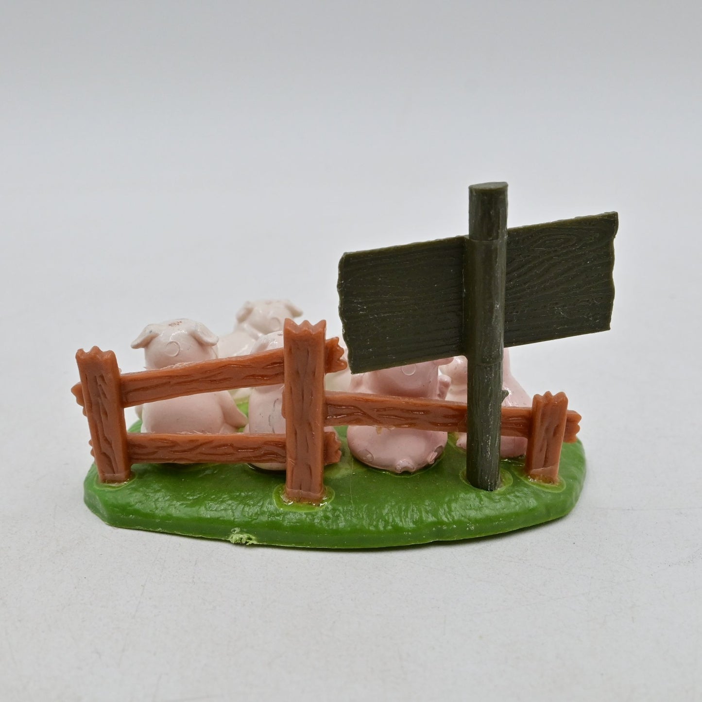 Welcome To Our Pig Pen Hong Kong Plastic Figure - Vintage 1960s