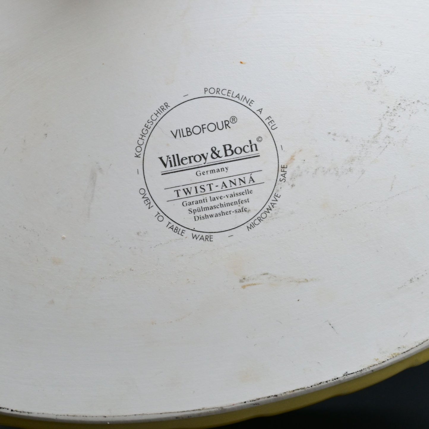 Villeroy & Boch Twist-Anna Yellow 14" Oval Baking Dish