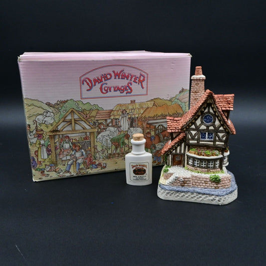 Vintage David Winter Cottages Thameside Figurine