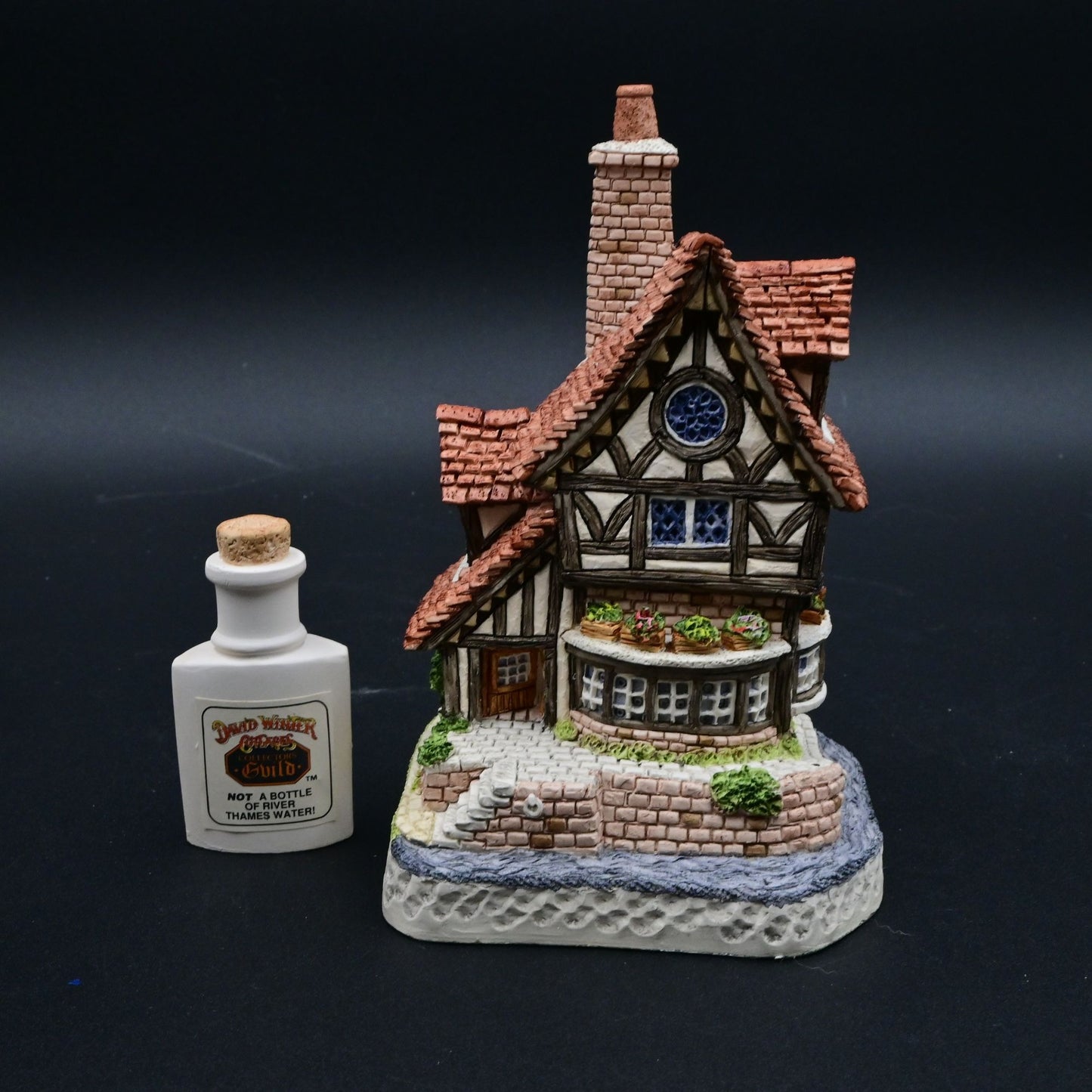 Vintage David Winter Cottages Thameside Figurine
