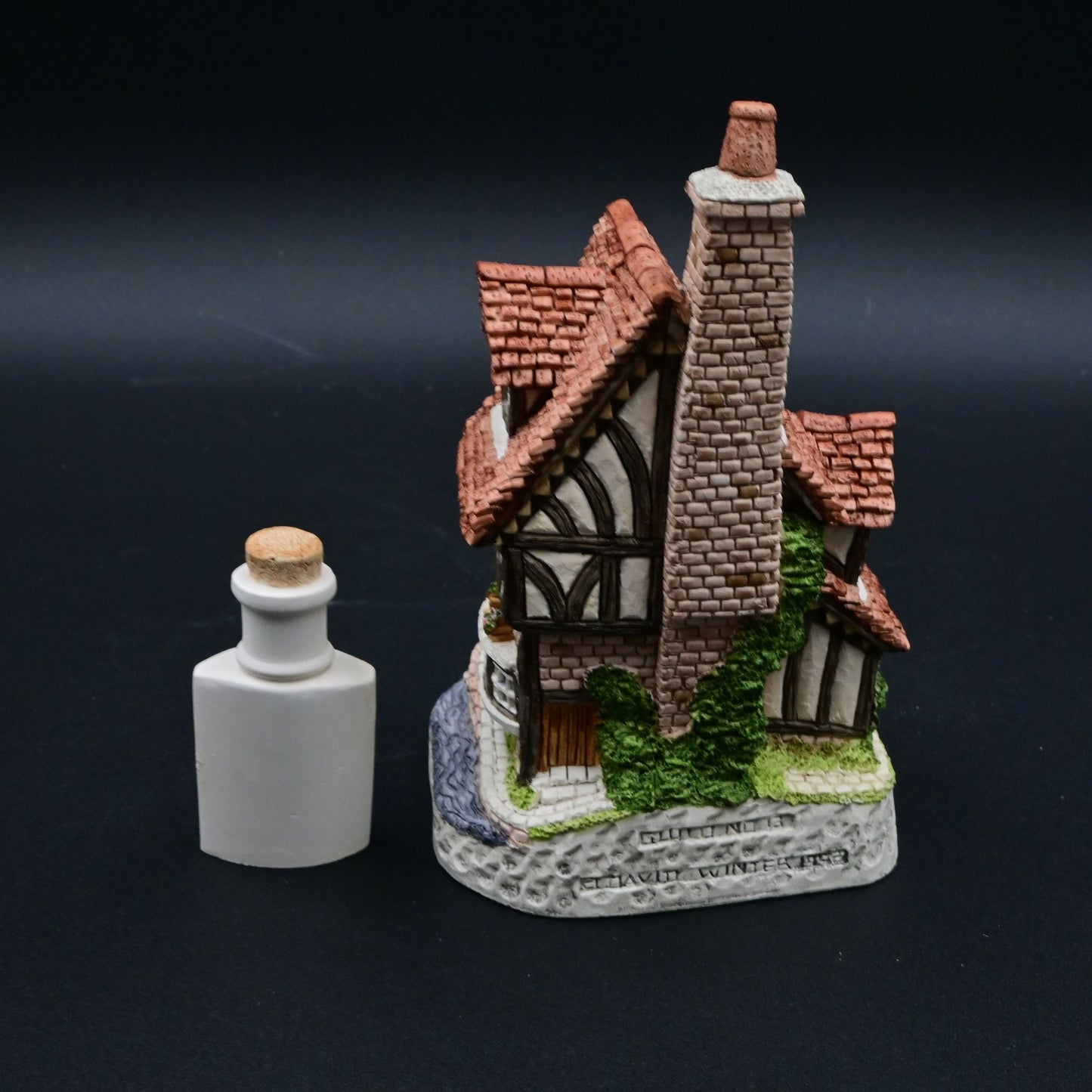 Vintage David Winter Cottages Thameside Figurine