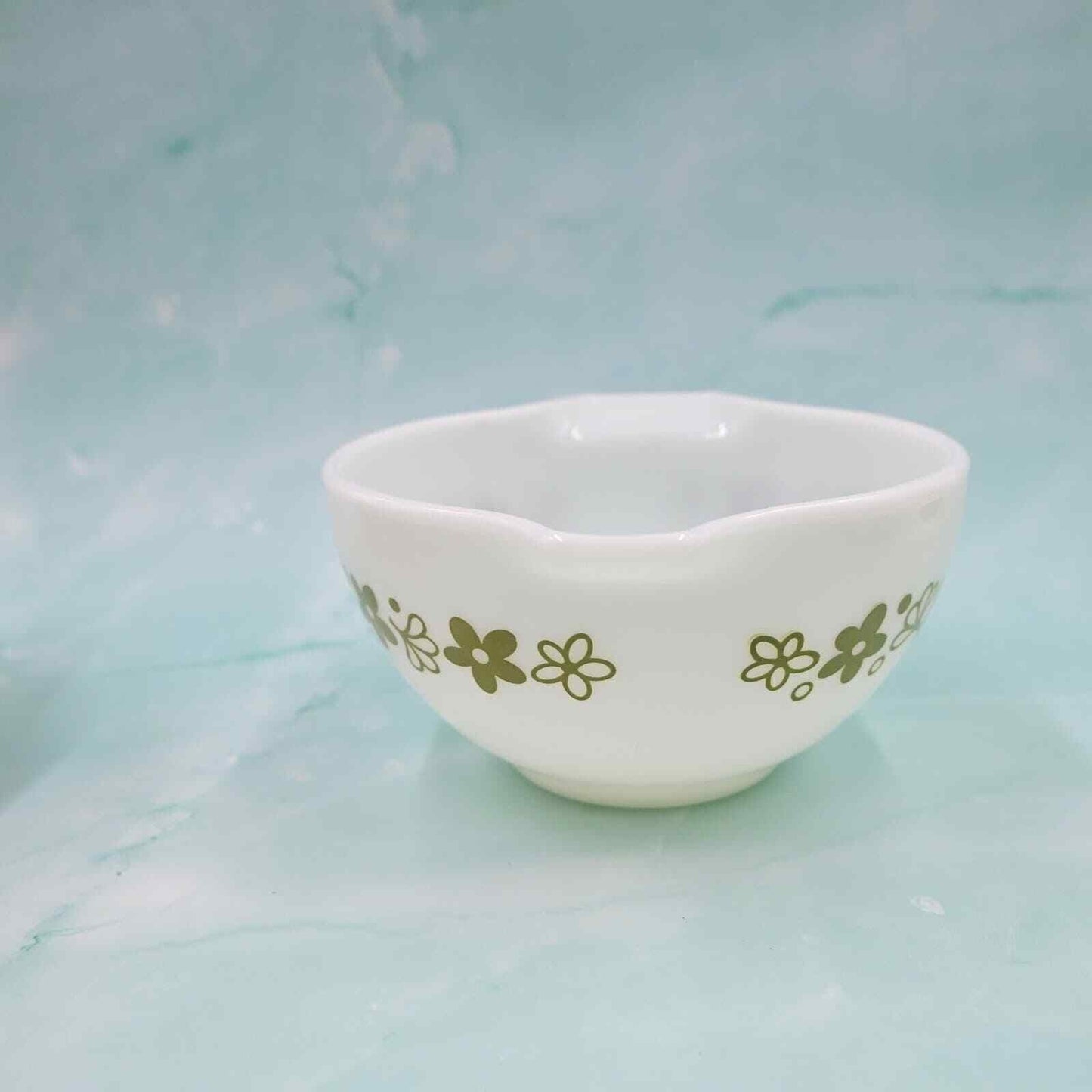 Vintage Pyrex Cinderella Green Daisy And Brown Pyrex Mixing  Bowls