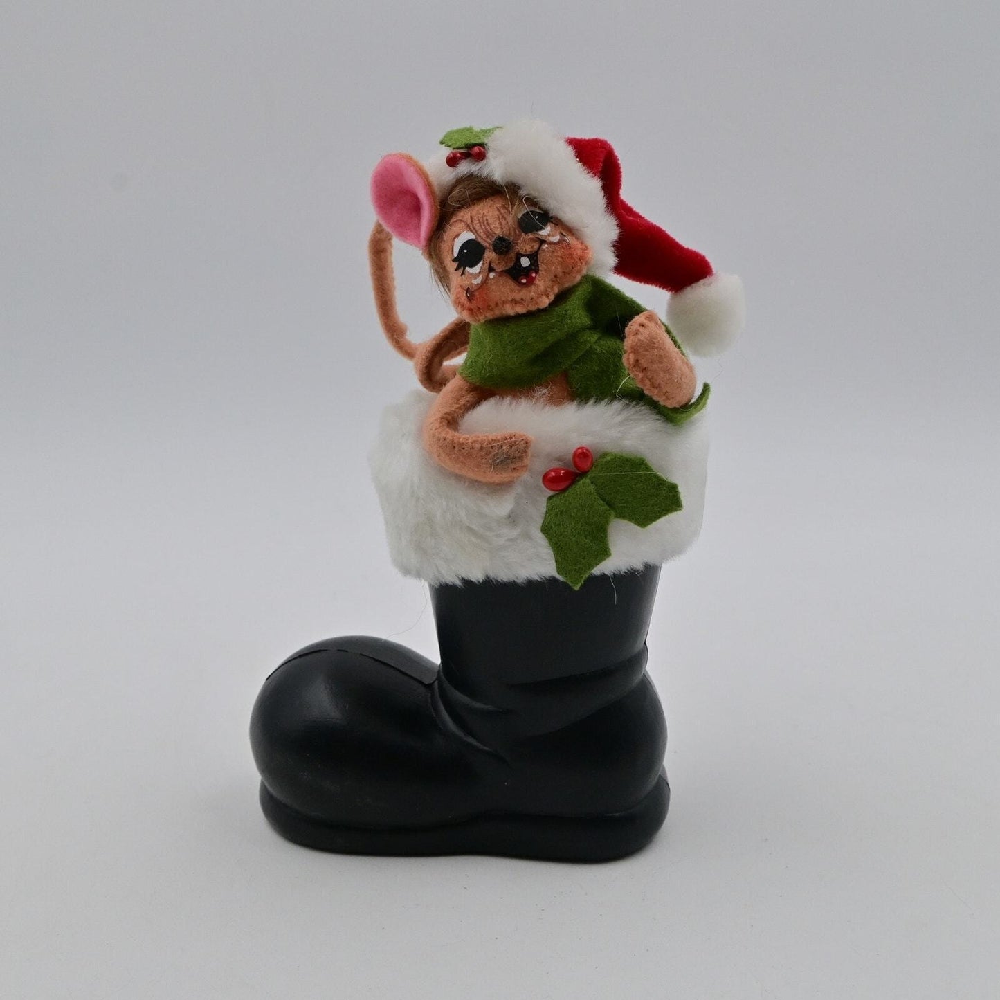 Annalee Mobilitee Christmas Mouse In Santa Boot