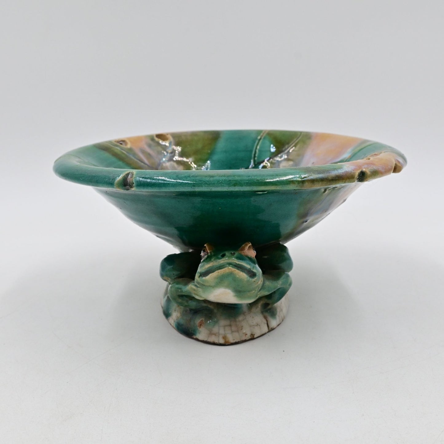 Majolica Style 2 Frogs Under A Lotus Leaf Pedestal Bowl/Planter/Center Piece
