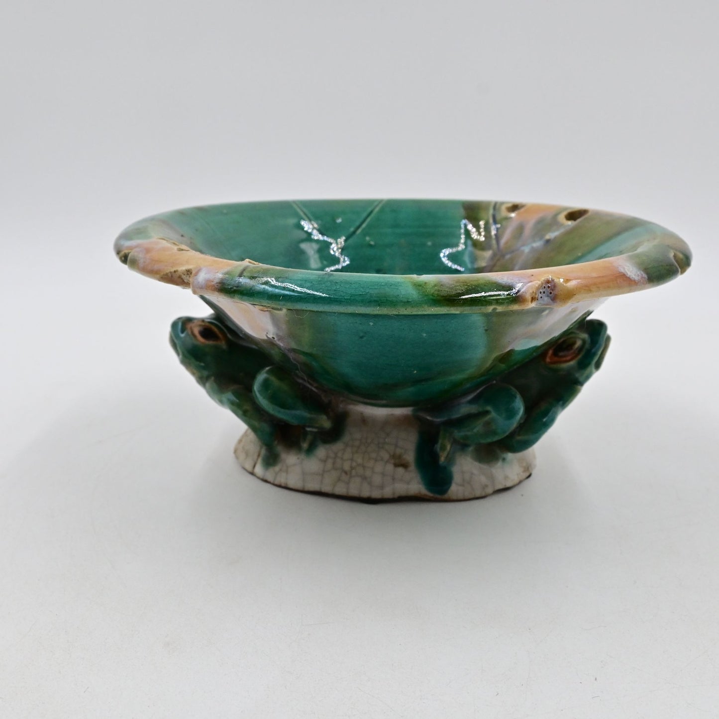 Majolica Style 2 Frogs Under A Lotus Leaf Pedestal Bowl/Planter/Center Piece