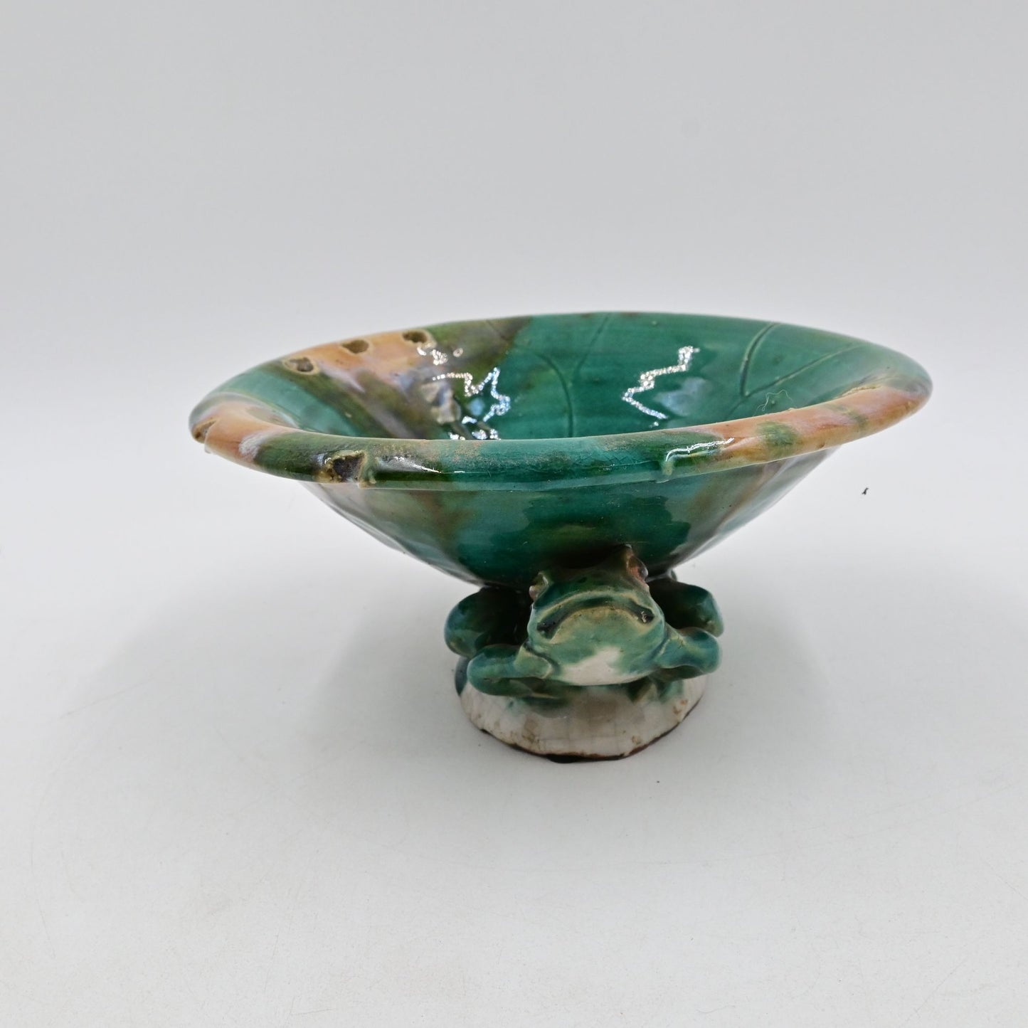 Majolica Style 2 Frogs Under A Lotus Leaf Pedestal Bowl/Planter/Center Piece
