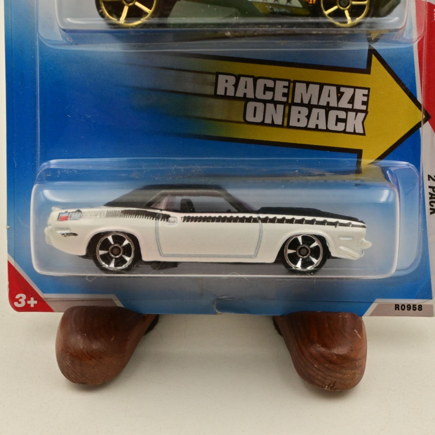 Hot Wheels A-Maze N Speedway 2-Pack Draft King & '70 Plymouth AAR Cuda Die-Cast
