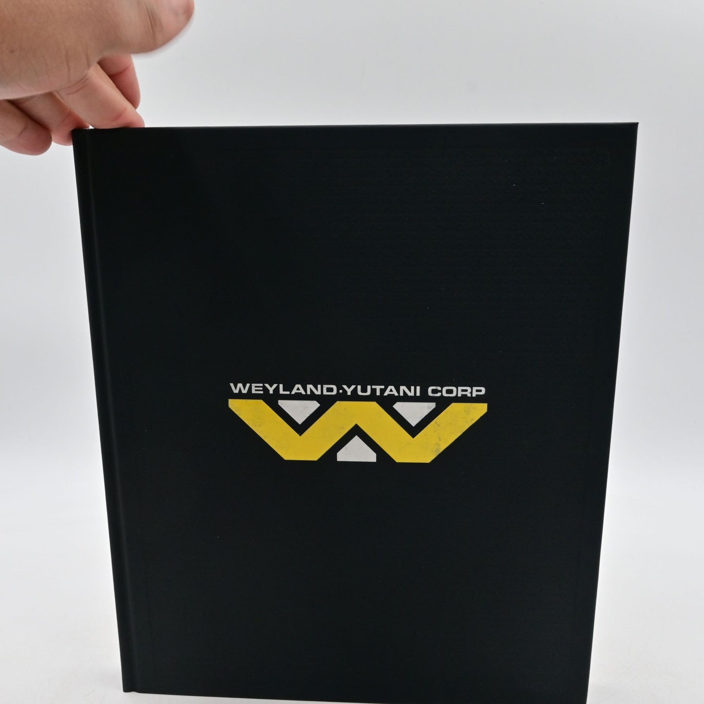 Alien: The Weyland-Yutani Report Sideshow Collectibles Hardcover Collector Edition