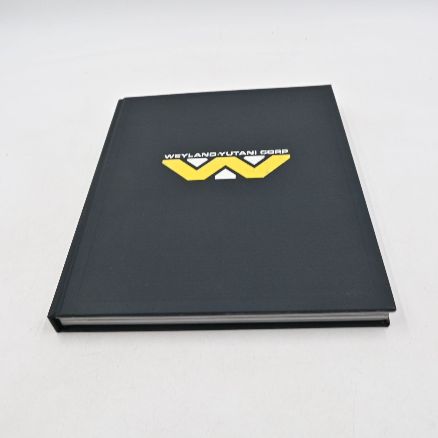 Alien: The Weyland-Yutani Report Sideshow Collectibles Hardcover Collector Edition