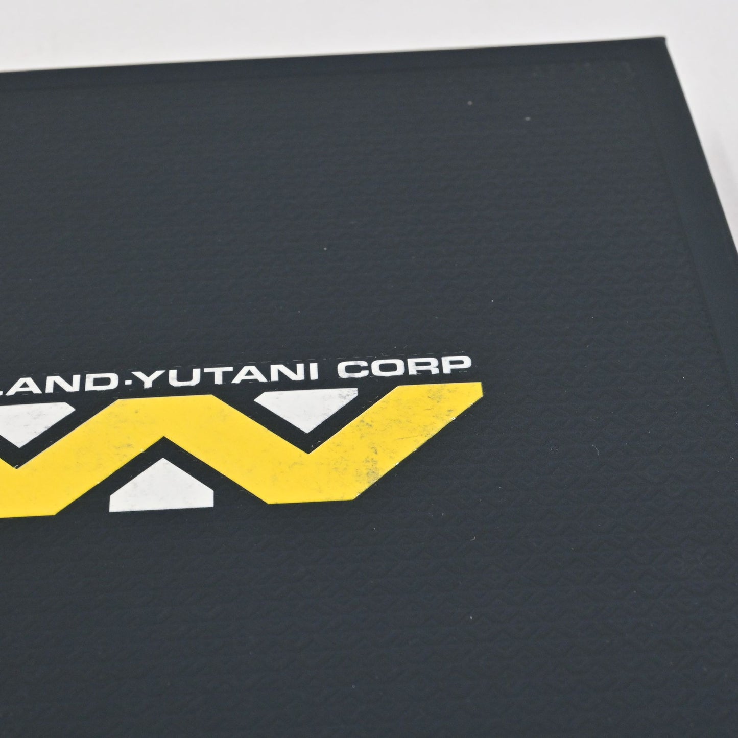 Alien: The Weyland-Yutani Report Sideshow Collectibles Hardcover Collector Edition