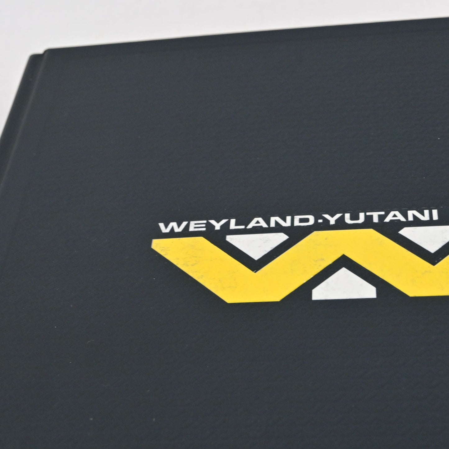 Alien: The Weyland-Yutani Report Sideshow Collectibles Hardcover Collector Edition