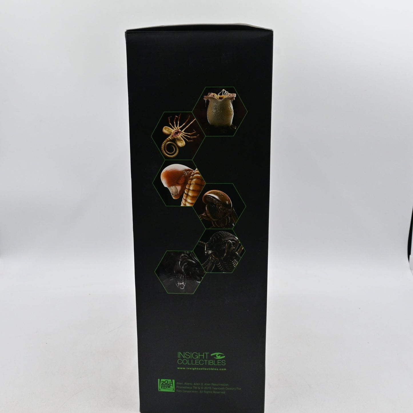 Alien: The Weyland-Yutani Report Sideshow Collectibles Hardcover Collector Edition