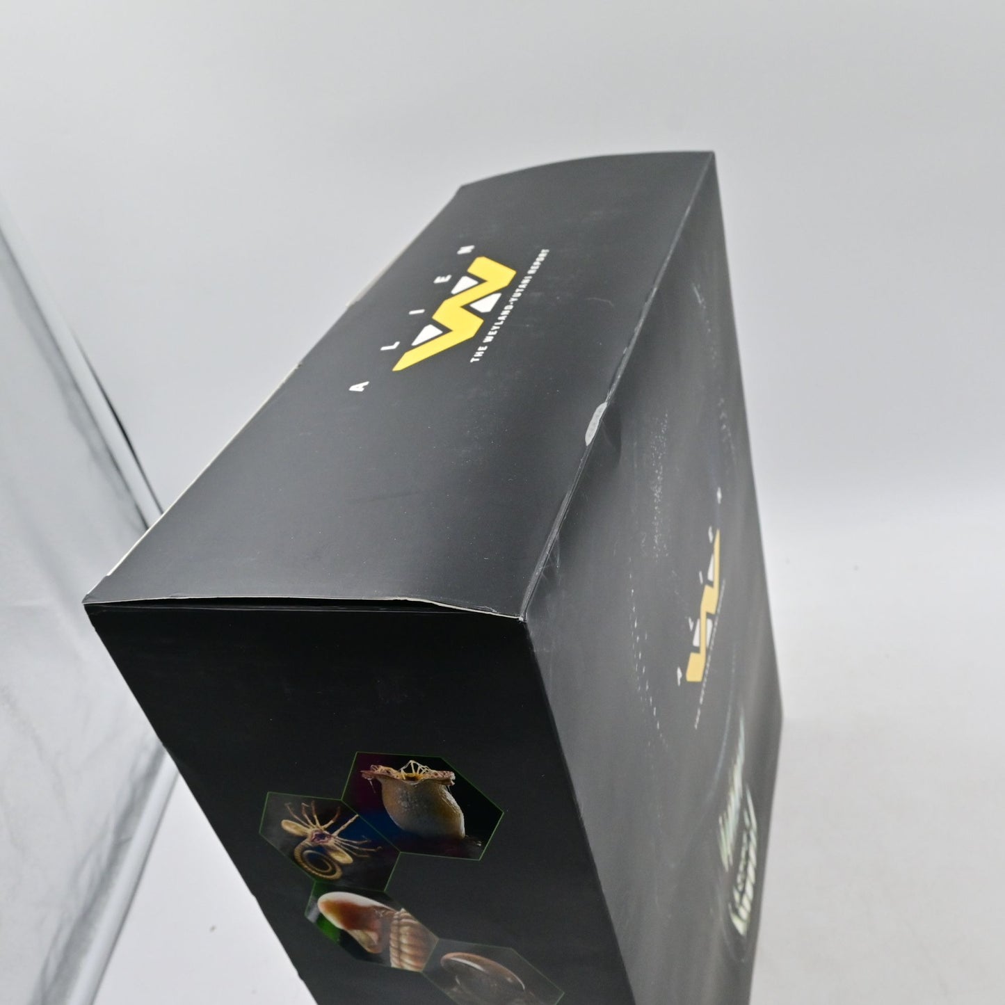 Alien: The Weyland-Yutani Report Sideshow Collectibles Hardcover Collector Edition
