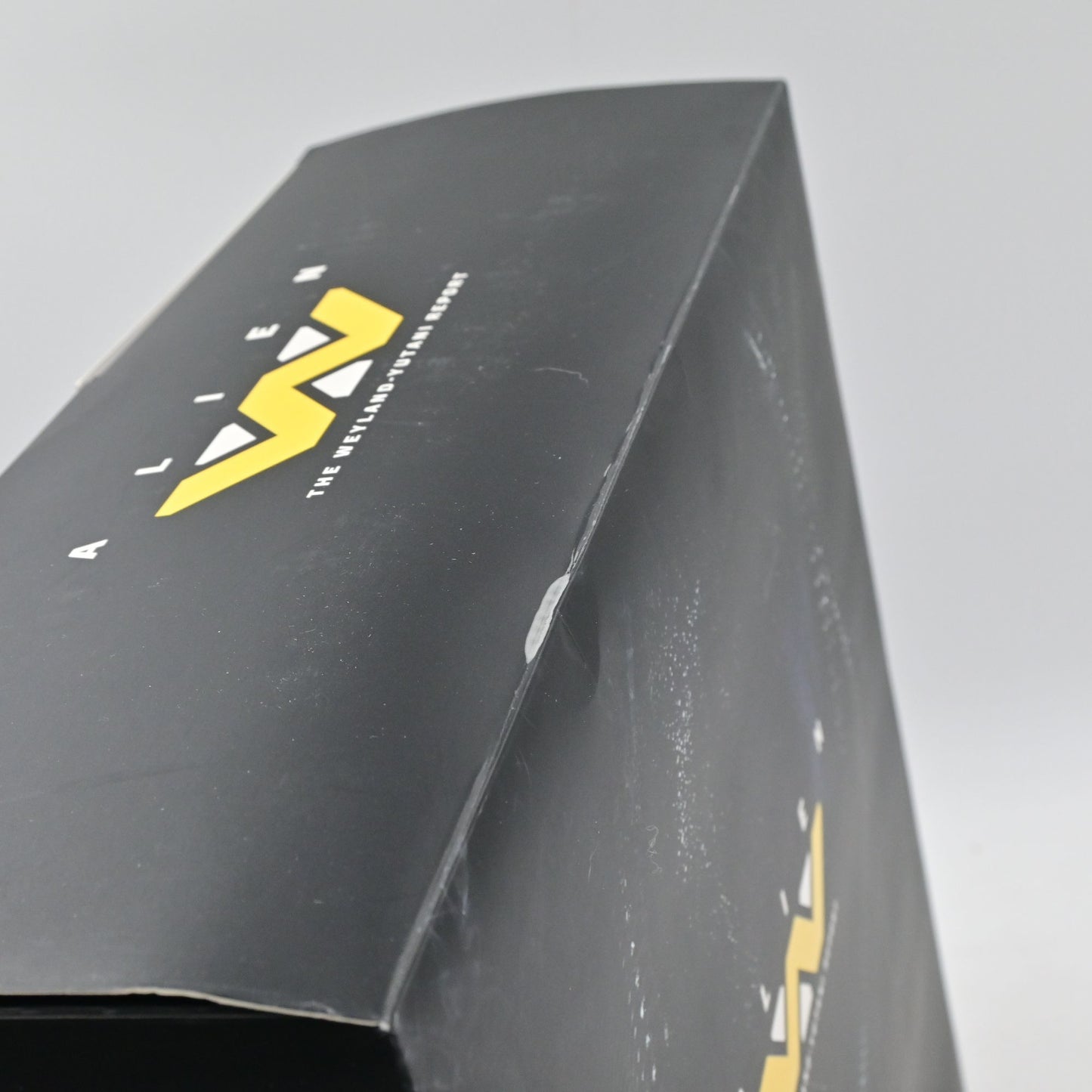Alien: The Weyland-Yutani Report Sideshow Collectibles Hardcover Collector Edition