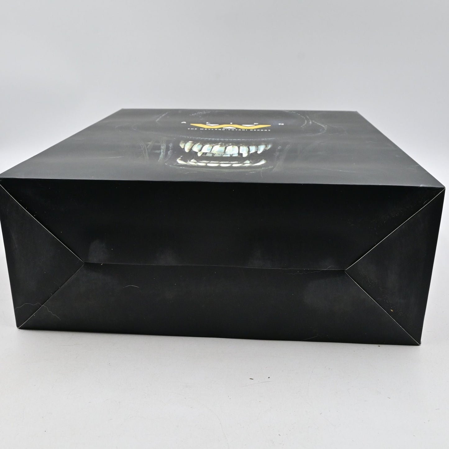 Alien: The Weyland-Yutani Report Sideshow Collectibles Hardcover Collector Edition