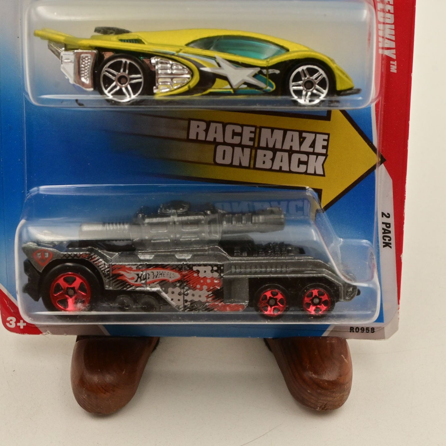Hot Wheels A-Maze N Speedway 2-Pack Side Draft & Invader Die-Cast Cars